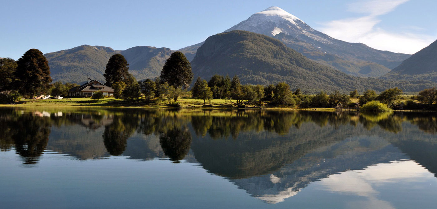 Lago Huechulafquen y Volcán Lanín